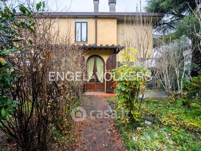 Casa bi/trifamiliare in residenziale in Via della Torricella