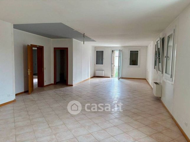 Ufficio in commerciale in Via Papa Giovanni XXIII 6