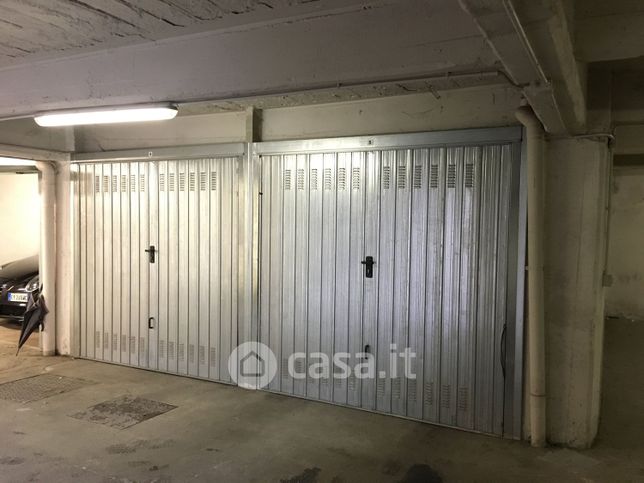 Garage/posto auto in residenziale in Via Luigi Capriolo 5