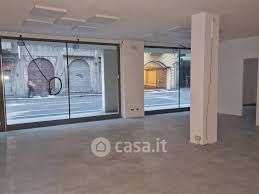 Ufficio in commerciale in Via Ferrante Ferranti 4