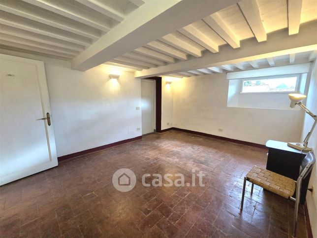 Capannone in commerciale in 