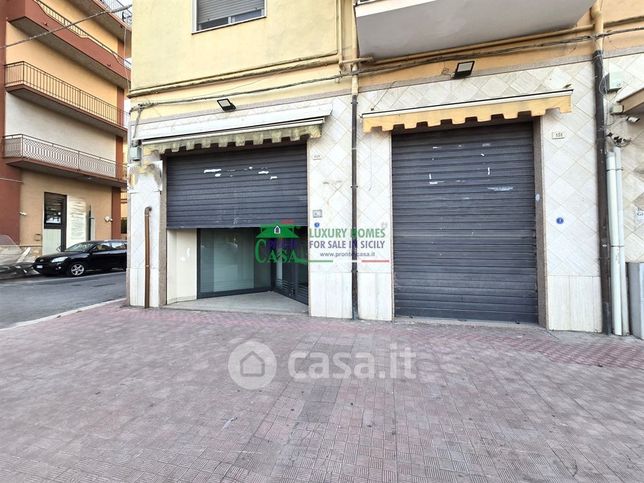 Negozio/locale commerciale in commerciale in