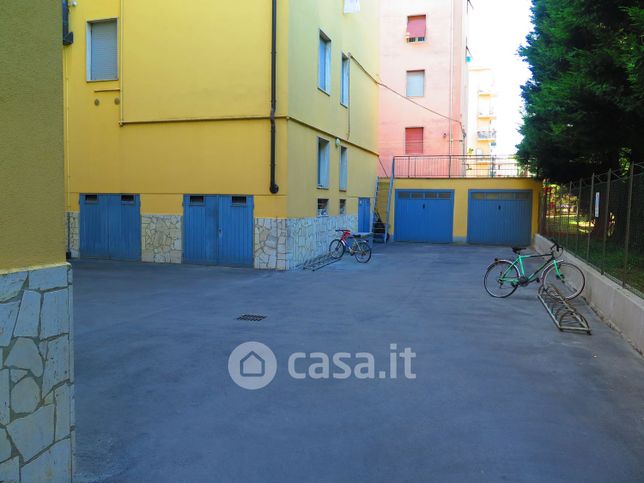 Box/posto auto in residenziale in Via Milano