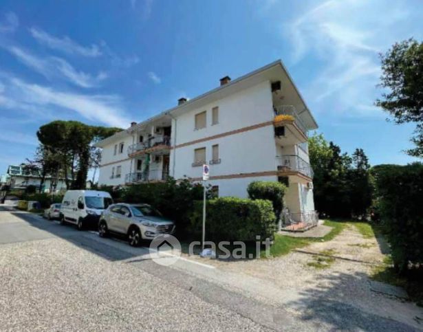 Appartamento in residenziale in Via dei Pianeti 7