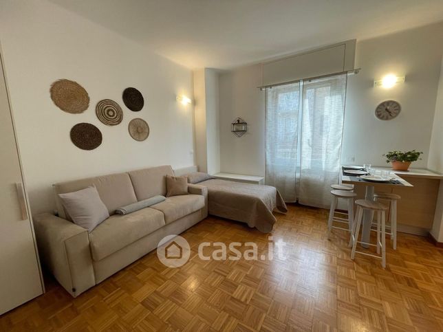 Appartamento in residenziale in Via Flavio Gioia 2