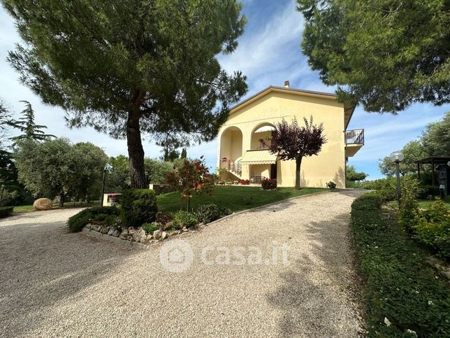 Casa bi/trifamiliare in residenziale in Contrada San Girio 27