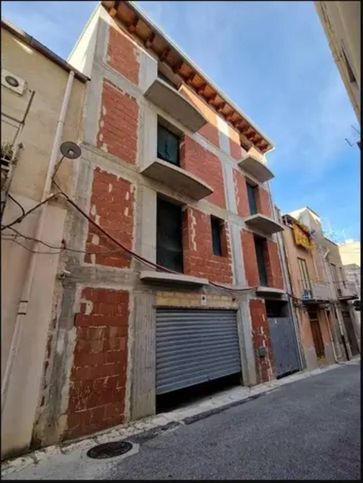 Box/posto auto in residenziale in Via Collegio