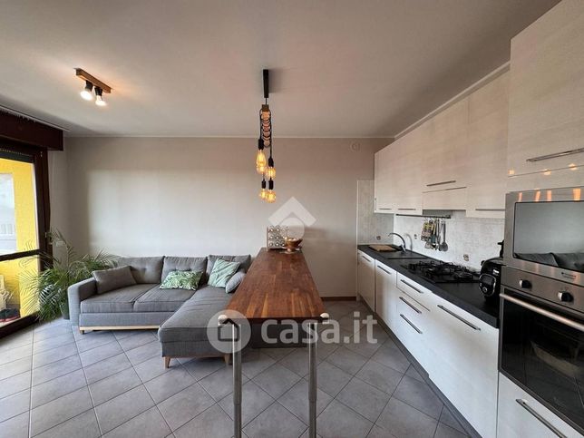 Appartamento in residenziale in Via Corrado Alvaro 3