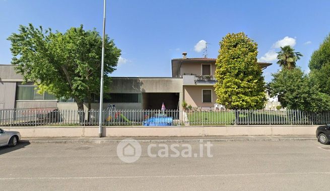 Capannone in commerciale in Via Artigianale 27