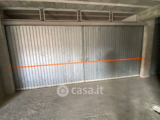 Box/posto auto in residenziale in Via Parma