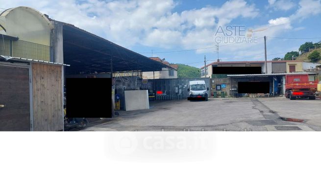 Capannone in commerciale in Via Provinciale Pianura 15