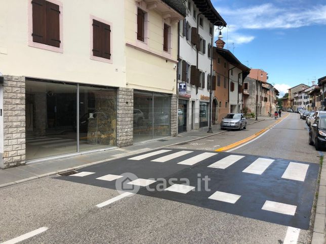 Negozio/locale commerciale in commerciale in Via Anton Lazzaro Moro 12