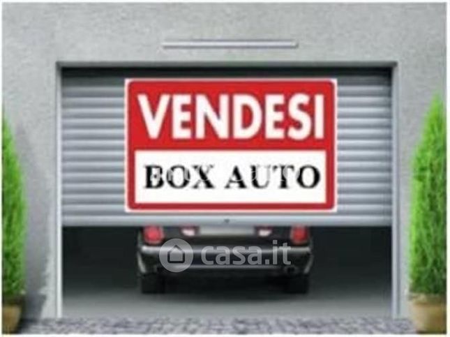 Garage/posto auto in residenziale in Via Dante Alighieri