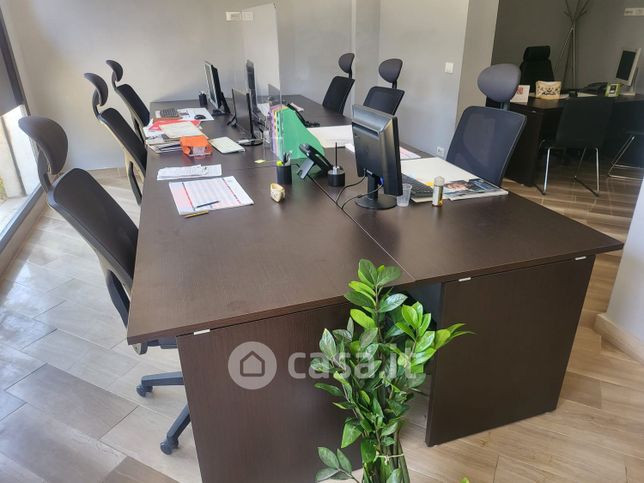 Ufficio in commerciale in Via Adolfo Albertazzi