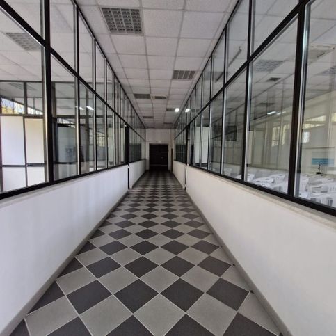 Ufficio in commerciale in 