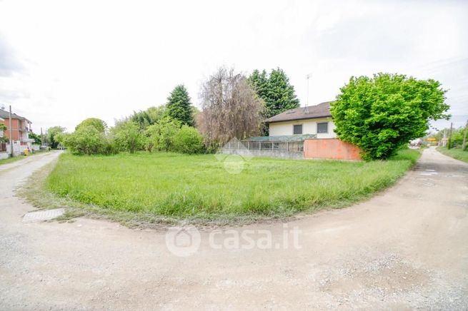 Terreno edificabile in residenziale in Via Po