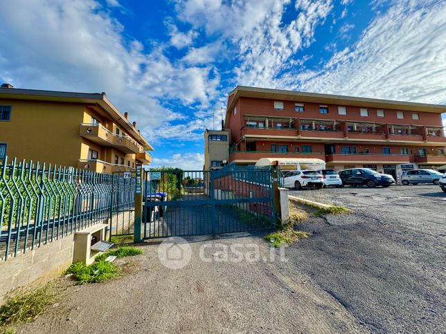 Garage/posto auto in residenziale in Via del Fontanile Anagnino 1