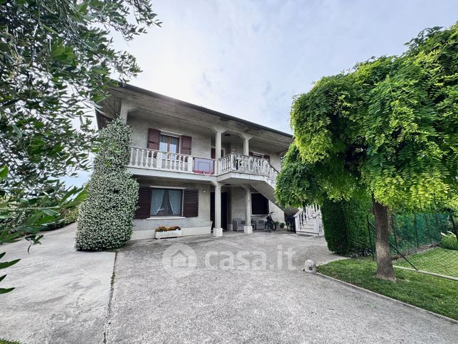Casa bi/trifamiliare in residenziale in Via Campi di Su?