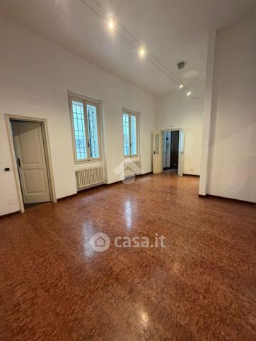 Ufficio in commerciale in Via Goito 3