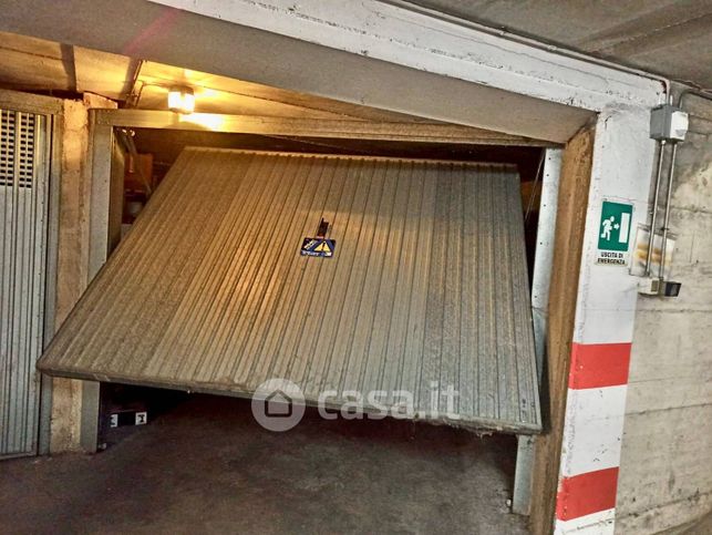 Box/posto auto in residenziale in Via Filippo Reina 13
