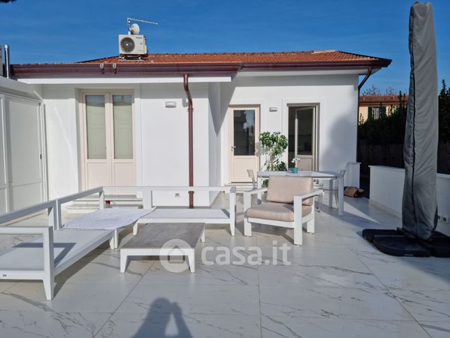 Villa in residenziale in Via IV Novembre