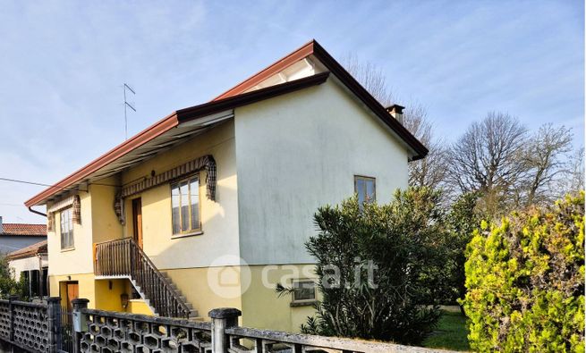 Casa indipendente in residenziale in Via Cavin di Sala