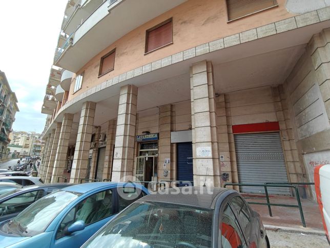 Negozio/locale commerciale in commerciale in Via Giacinto Gigante 14