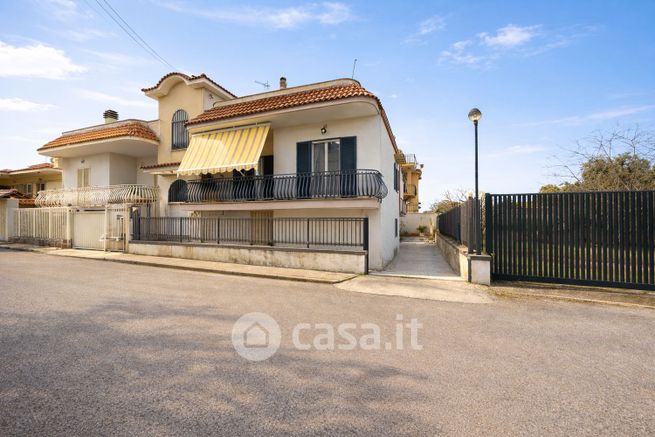Villetta a schiera in residenziale in Via Rodolfo Morandi
