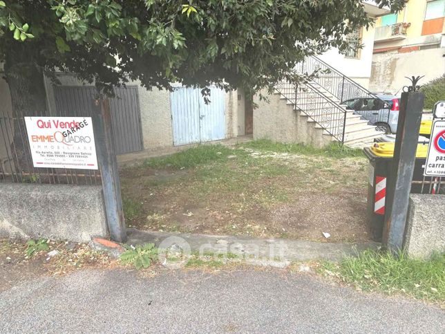 Garage/posto auto in residenziale in Via Volturno 10