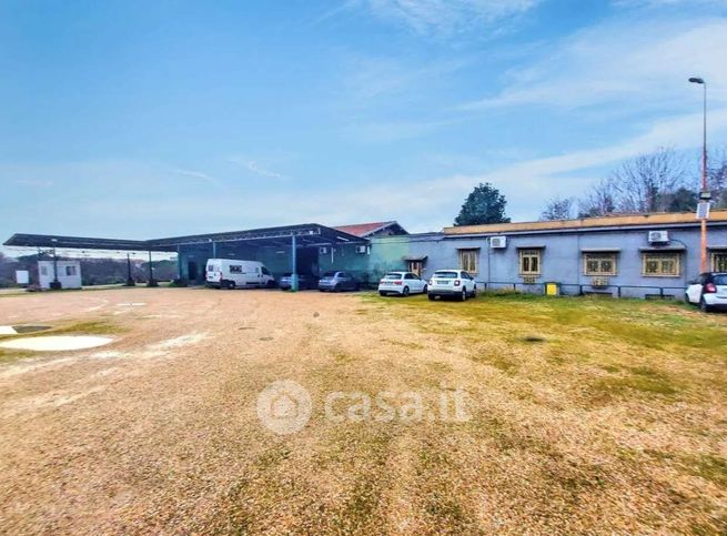 Capannone in commerciale in Via Galla Placidia