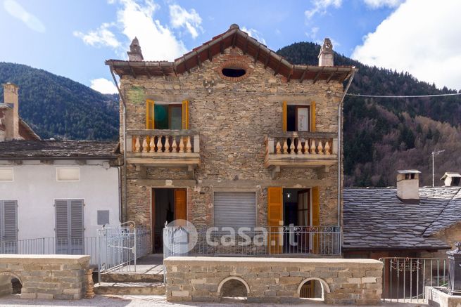 Casa bi/trifamiliare in residenziale in Strada Provinciale 335