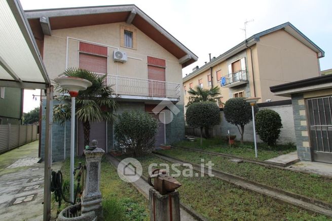 Casa bi/trifamiliare in residenziale in Via Volta 3