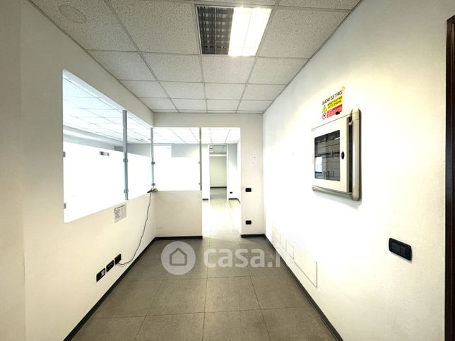 Ufficio in commerciale in Via Cesare Battisti 8