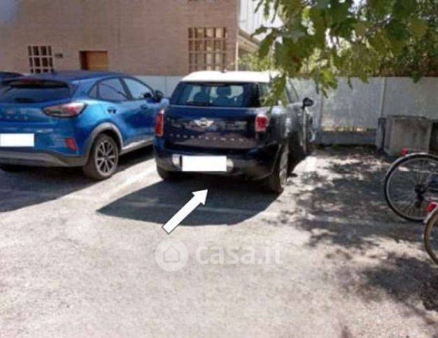 Box/posto auto in residenziale in Via Monte Rosa