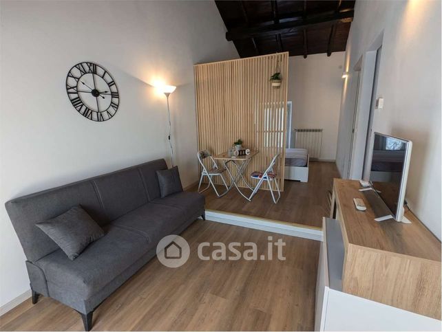 Appartamento in residenziale in Via Adua 10
