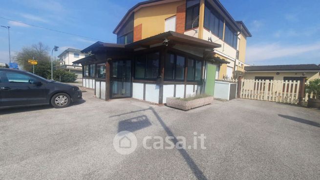Casa indipendente in residenziale in Via Longhin