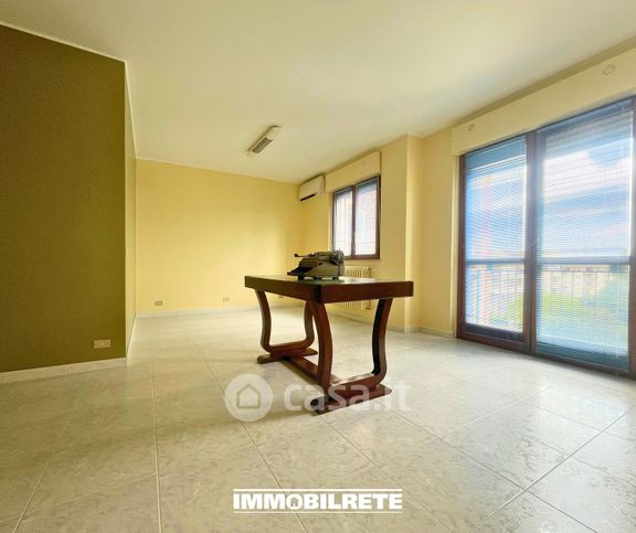 Ufficio in commerciale in Via Sant'Agostino