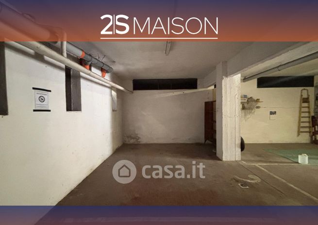 Box/posto auto in residenziale in Via Giovanni XXIII 9