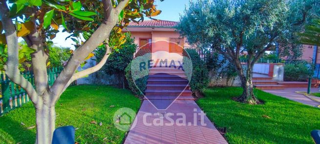 Ufficio in commerciale in Via Enna 17