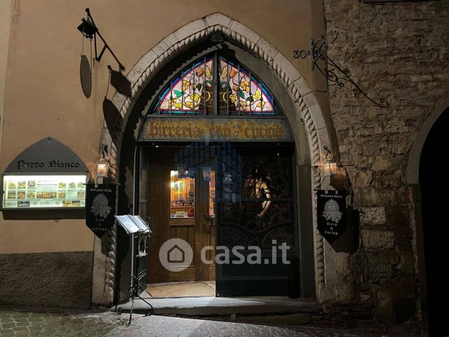 Attivitã /licenza (con o senza mura) in commerciale in Via Porta Dipinta 30