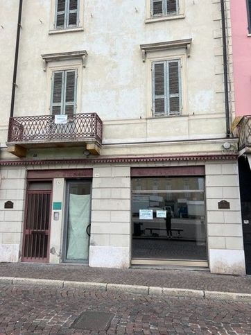 Attivitã /licenza (con o senza mura) in commerciale in Piazza Garibaldi