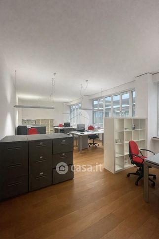 Ufficio in commerciale in Galleria Fanzago