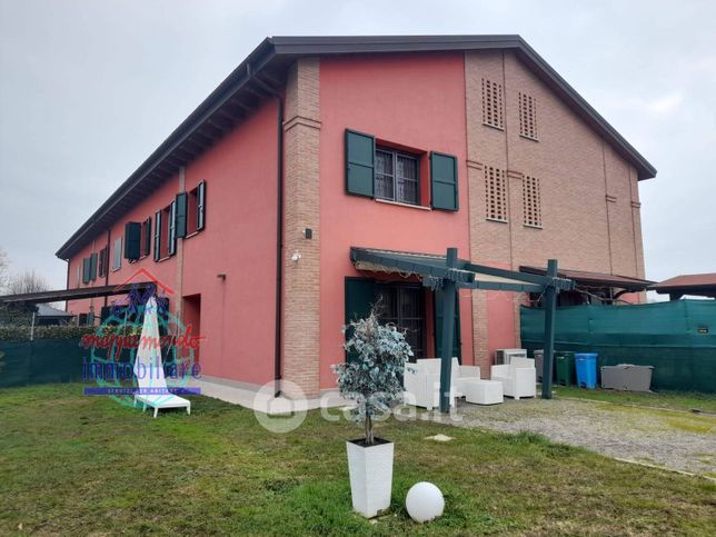 Casa bi/trifamiliare in residenziale in Via Cà Rossa 21