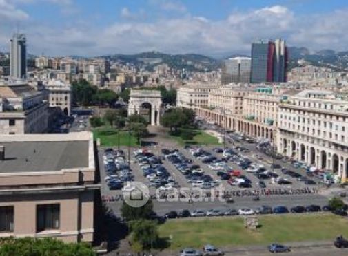 Ufficio in commerciale in Piazza della Vittoria 12