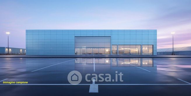Capannone in commerciale in Via Emilia Ovest