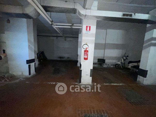 Garage/posto auto in residenziale in Via Adolfo Ravà 92