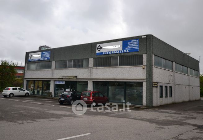 Capannone in commerciale in Via Candelo 64