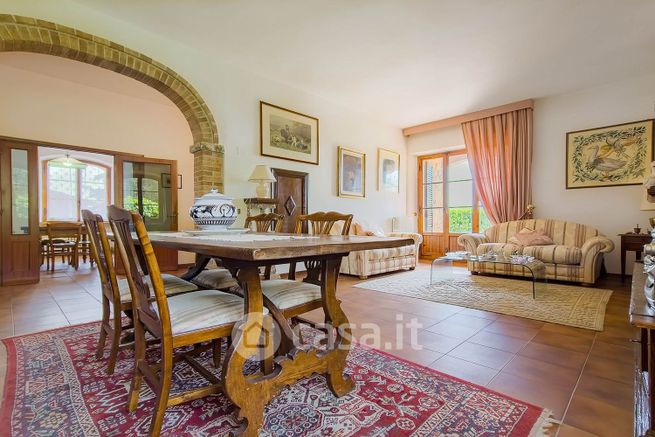 Casa indipendente in residenziale in 