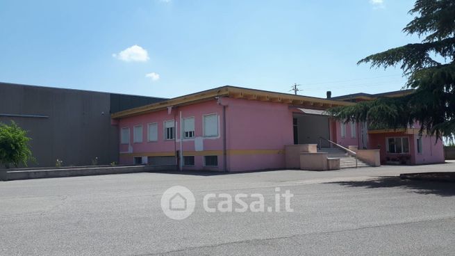 Ufficio in commerciale in 