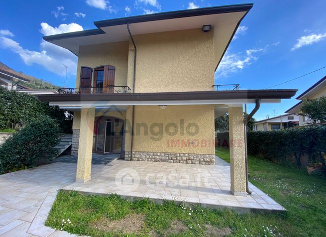 Casa indipendente in residenziale in Via Alcide De Gasperi